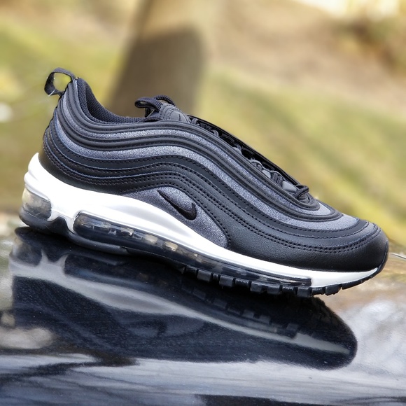 Nike Shoes - Nike Air Max 97